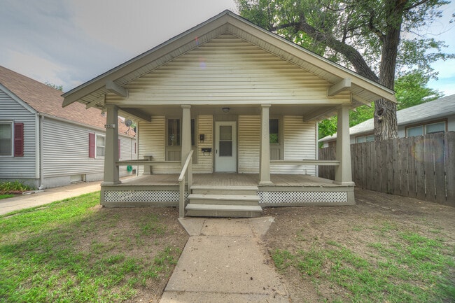 Building Photo - Darling remodeled 1 bedroom!!!