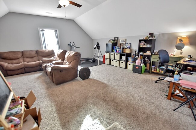 Building Photo - Pet Friendly Three Bedroom with Bonus!