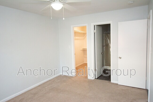Building Photo - 500 Barberton Dr