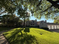 Building Photo - Recently updated top floor 1 bedroom + office with laundry, pool and garage