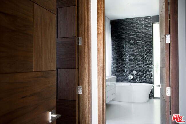 Building Photo - 11200 Dona Lola Dr