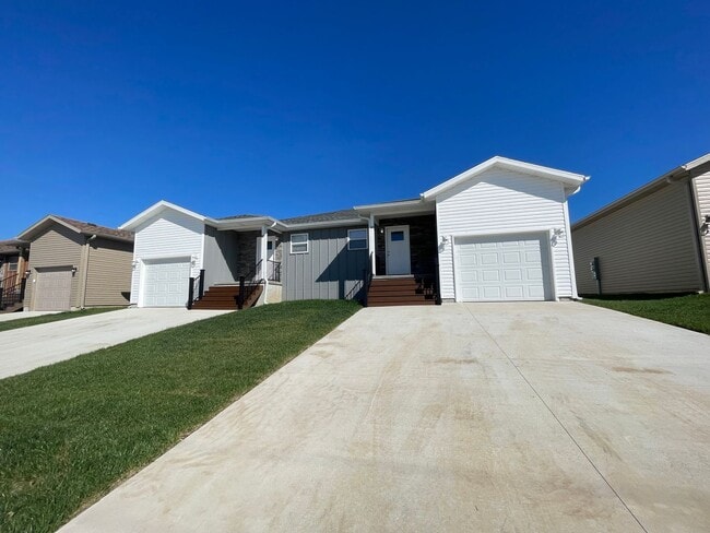 Building Photo - Never Occupied - Brand New 2 bedroom 2 bath Duplex in Kimberling City, MO - Ask us about Move In ...