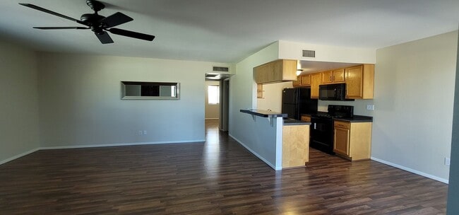 Building Photo - 14236 N Oakwood Ln
