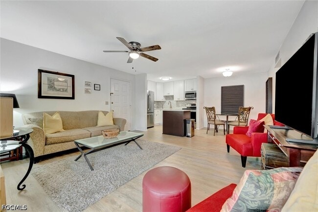 Building Photo - 8110 S Woods Cir