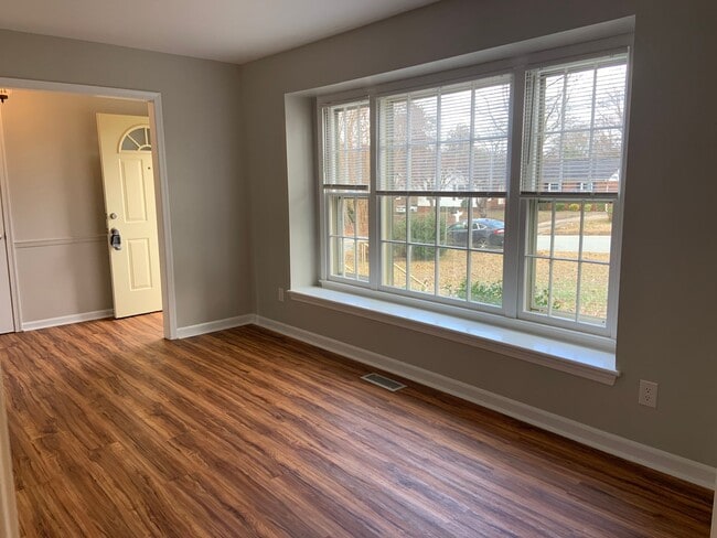 Building Photo - 3 BR House near Guilford College w/ Garage