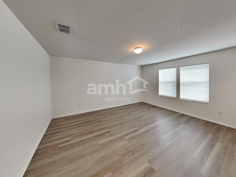 Building Photo - 12111 Amber Vis