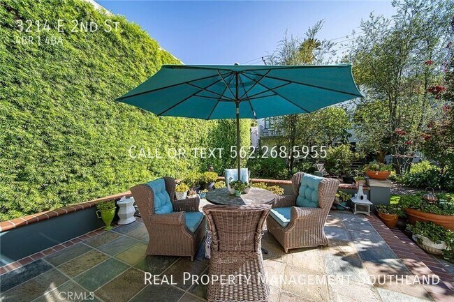 Building Photo - 4 BEDROOM 3 1/2 BATH ESTATE SITUATED IN PR...