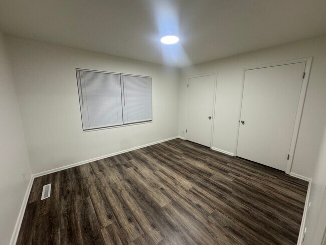 Building Photo - 459 N 400 E