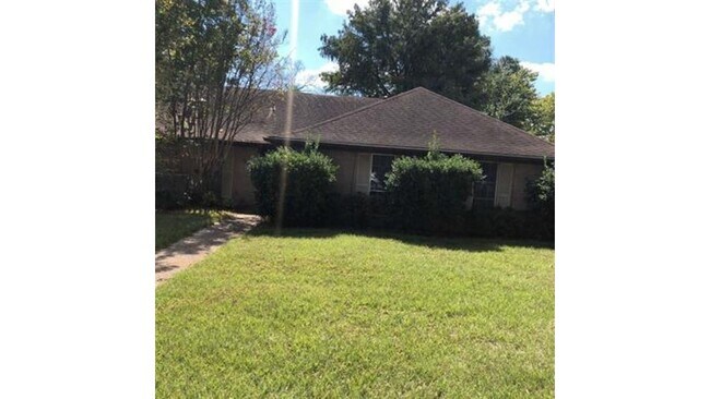 Building Photo - 5809 Hollytree-