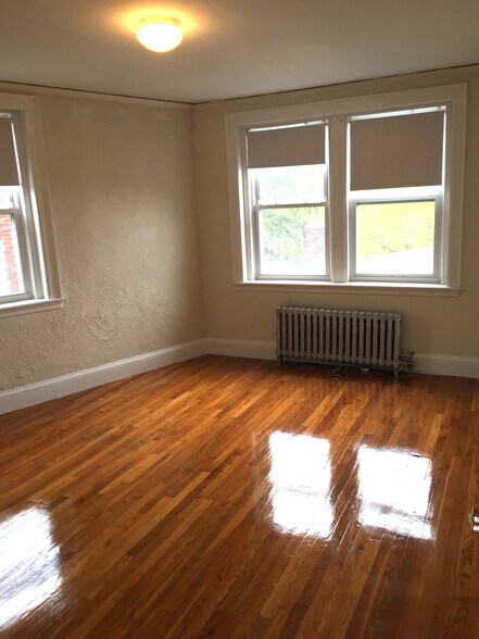 Building Photo - 2035 Commonwealth Ave