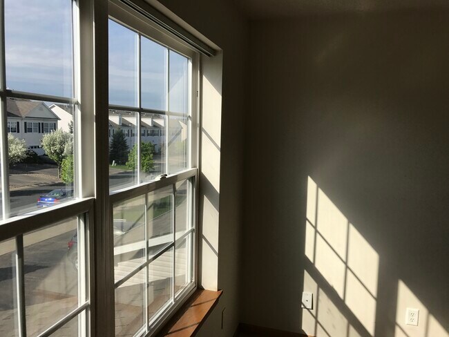 Building Photo - 676 Cobblestone Way