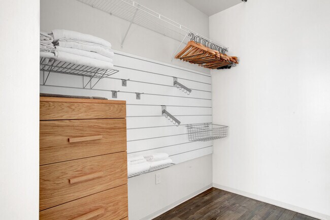 Building Photo - 445 Artisan Way