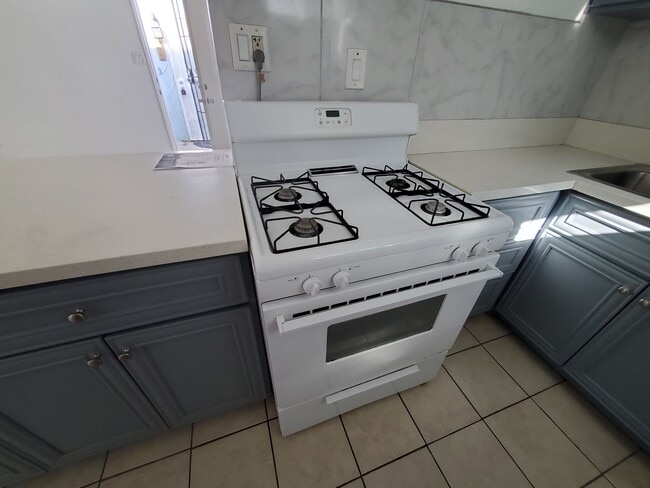 Building Photo - 2309 Grand Ave