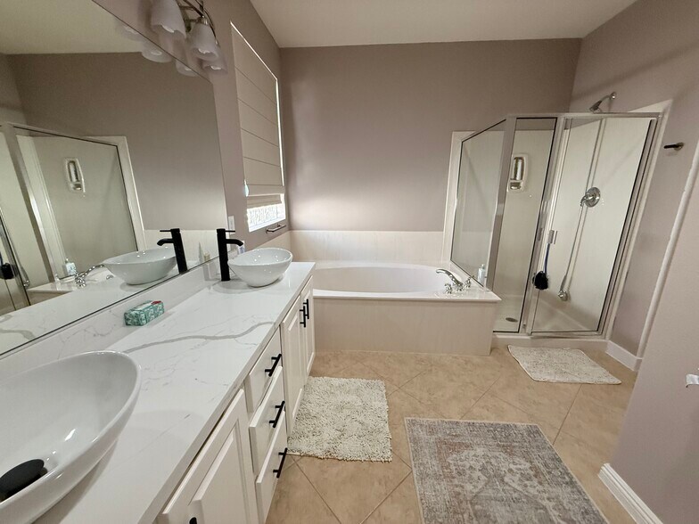 Building Photo - 10246 Rio de Thule Ln