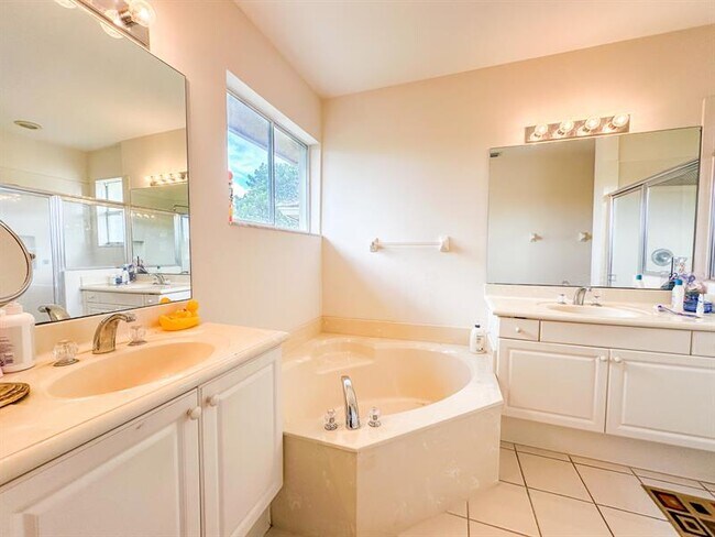 Building Photo - 4335 Coventry Pointe Way