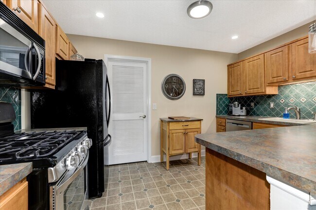 Building Photo - 16 Juneau Ct