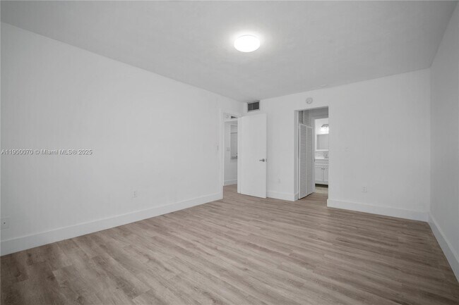 Building Photo - 2800 NE 203rd St