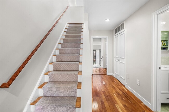 Building Photo - 32 Shipway Pl