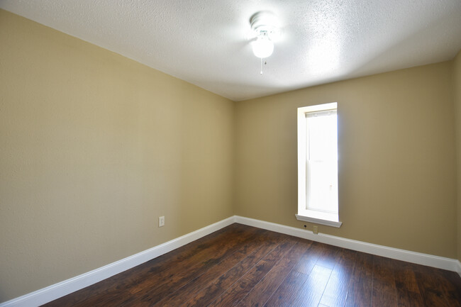 Building Photo - 1732 Carrollwood Dr