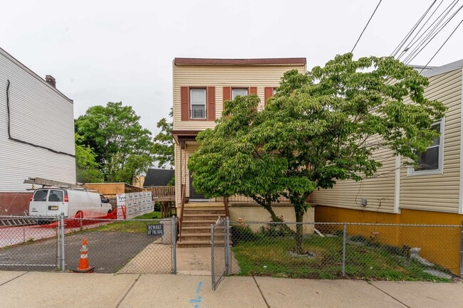 Building Photo - 4317 Cottage Ave