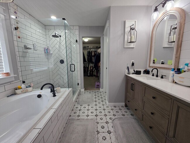 Building Photo - BEAUTIFUL HOME IN BANNING LEWIS RANCH!!!!!!