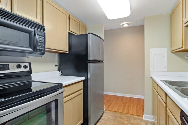 Building Photo - 1 Renaissance Pl