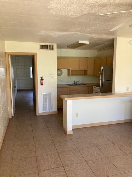 Building Photo - 710 Iris St