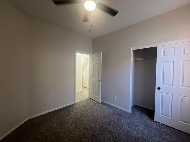 Building Photo - single story, 3 bed, 2 bath, 2 car garage in gated community in Summerlin