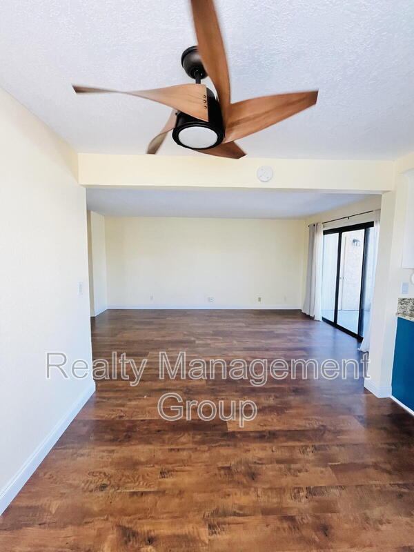 Building Photo - 7360 Park Ridge Blvd