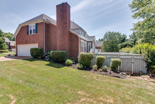 Building Photo - Spacious 4 Bed, 3 Bath Home in Convenientl...
