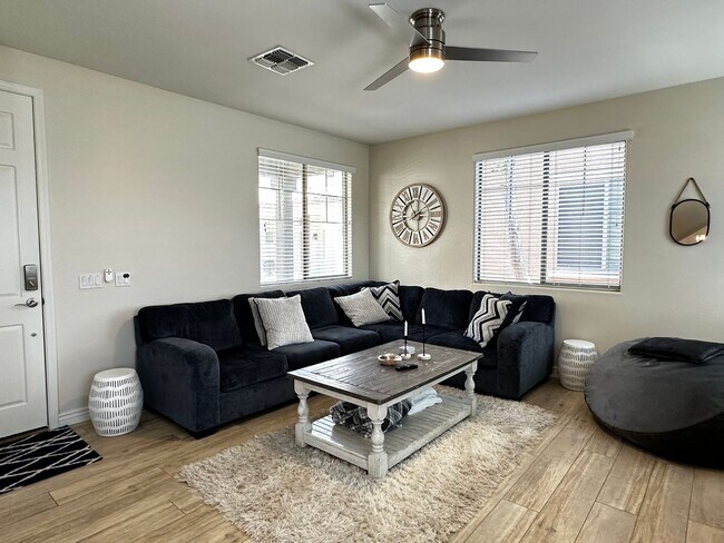 Building Photo - HIGHLY DESIRABLE FULLY FURNISHED 3 BEDROOM...