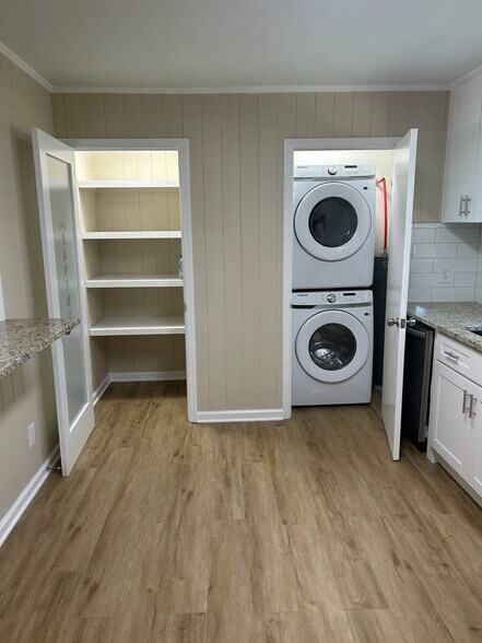 Building Photo - 665 S Wildwood Dr