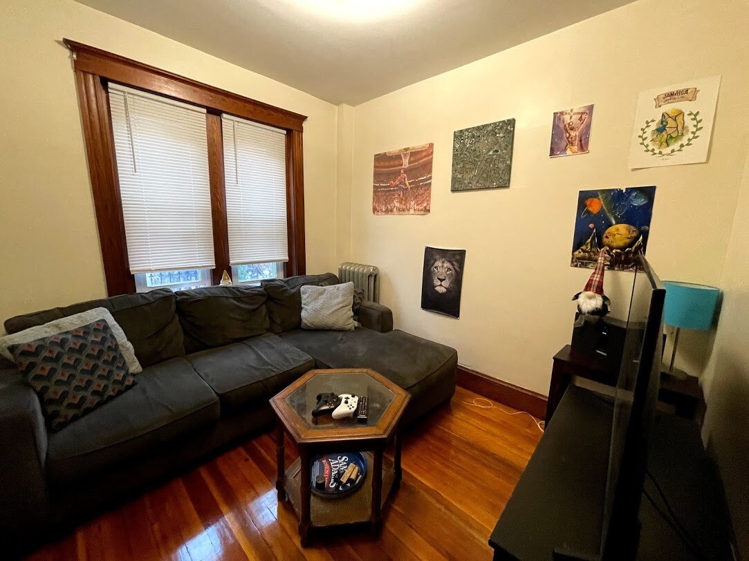 Building Photo - 2 Hillside St