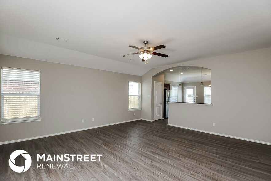 Building Photo - 421 Crescent Creek Ln