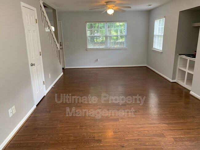 Building Photo - 3913 Wilshire Blvd