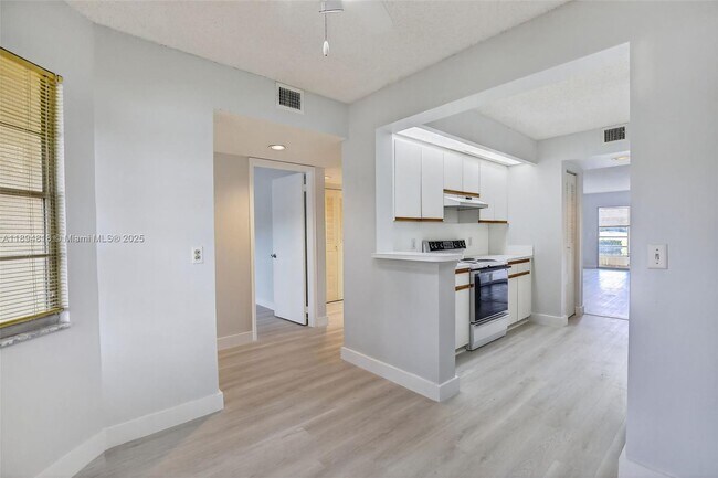 Building Photo - 701 SW 128th Ave