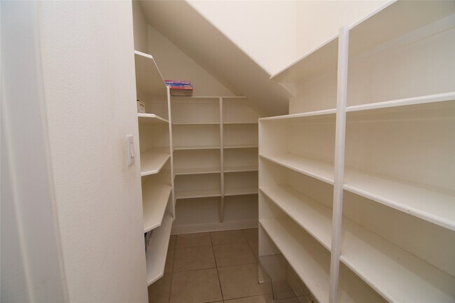 Building Photo - 3015 Bonnebridge Way Blvd