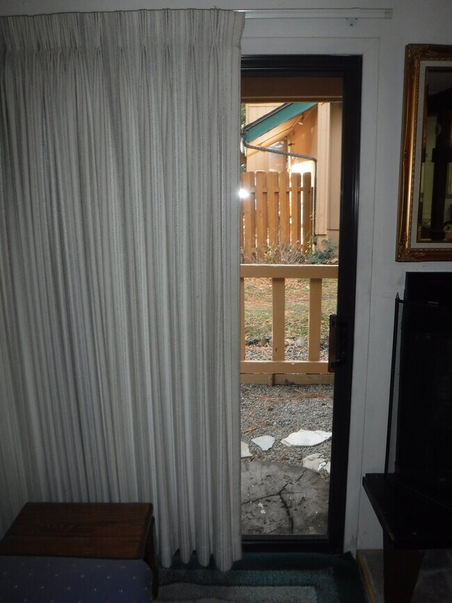 Building Photo - Furnished studio in Kings Run available now!