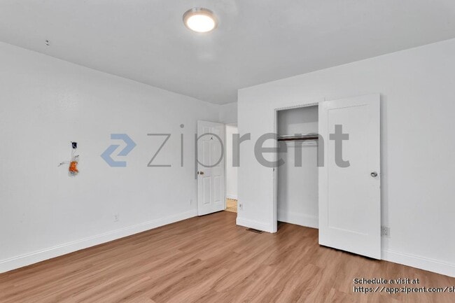 Building Photo - 1008 92nd Ave