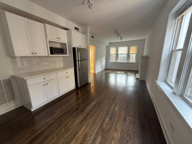 Building Photo - 2611 N Fairfield Ave