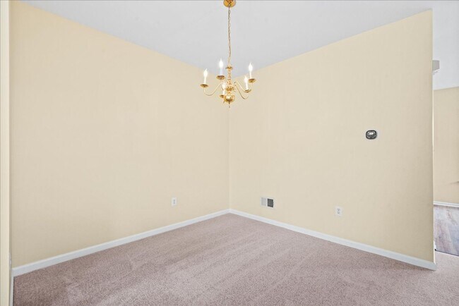 Building Photo - Modern Comfort Meets Convenience, Close to...