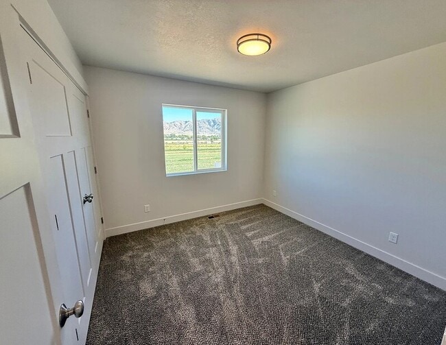 Building Photo - 242 N 900 W