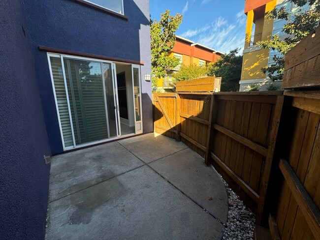 Building Photo - 804 Titanium Ln