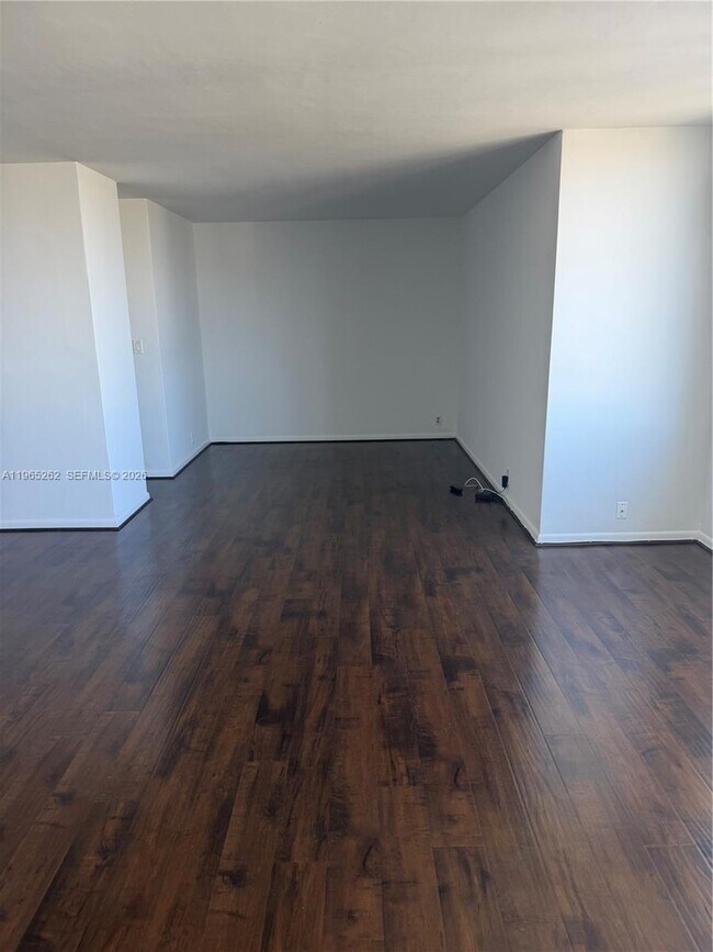 Building Photo - 1000 West Ave