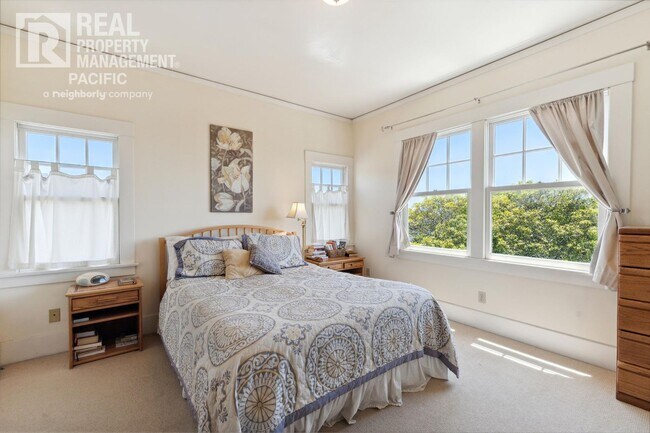 Building Photo - Beautiful North Berkeley Craftsman with Bay View