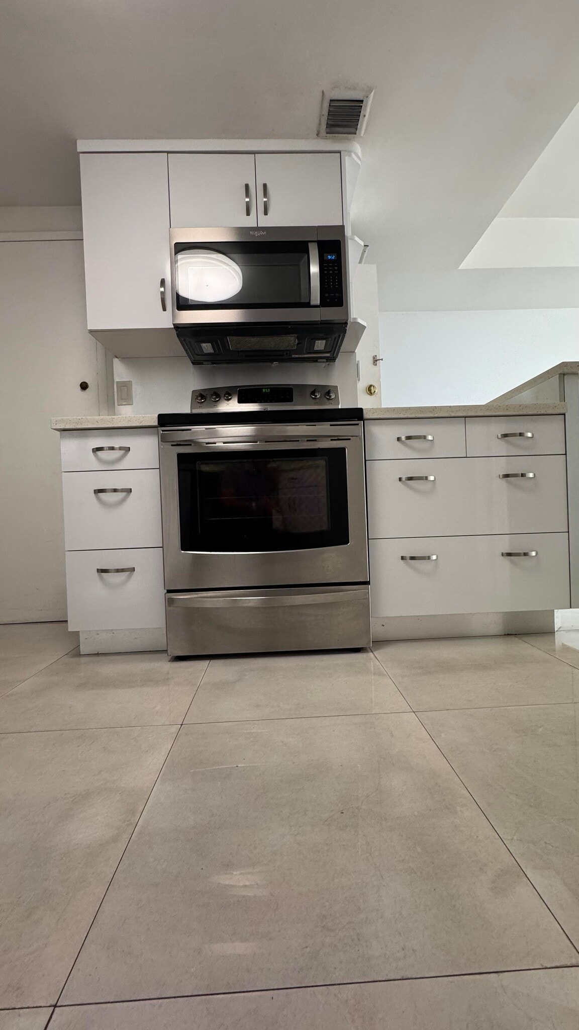 Building Photo - 825 Brickell Bay Dr