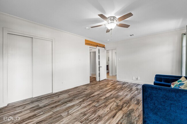 Building Photo - UPDATED MID-CENTURY MODERN HOME WITH SPECIAL CHARACTER