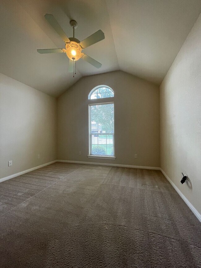 Building Photo - Duplex