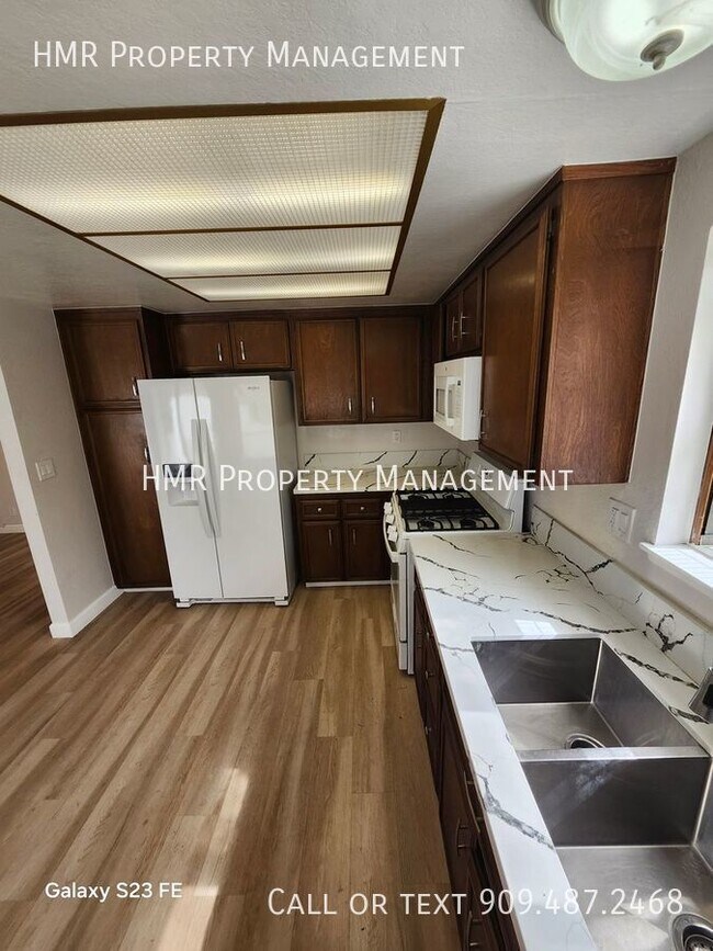 Building Photo - THIS HOUSE IS SPLIT  in a quiet Rancho Cuc...