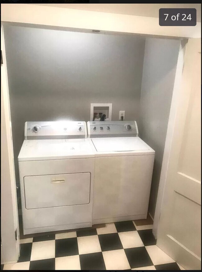 Building Photo - 604 Woodland St